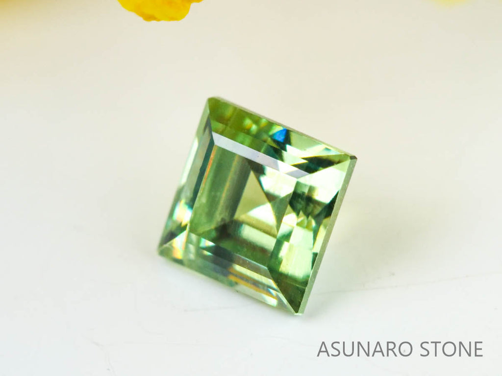 デマントイドガーネット　スクエアカット　ロシア産  0.36ct【230220-1474】