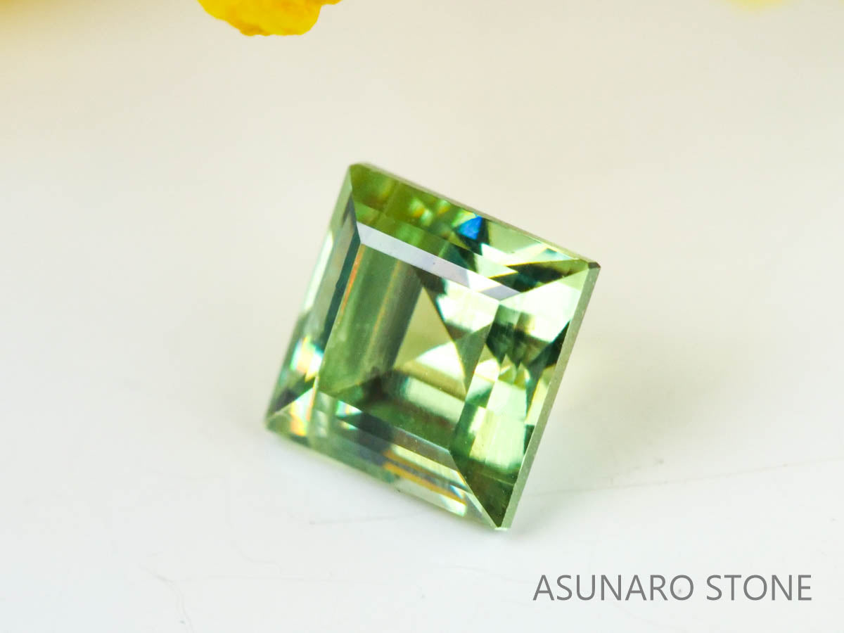 デマントイドガーネット　スクエアカット　ロシア産  0.36ct【230220-1474】