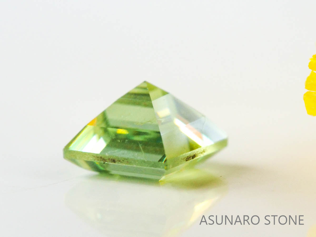 デマントイドガーネット　スクエアカット　ロシア産  0.36ct【230220-1474】