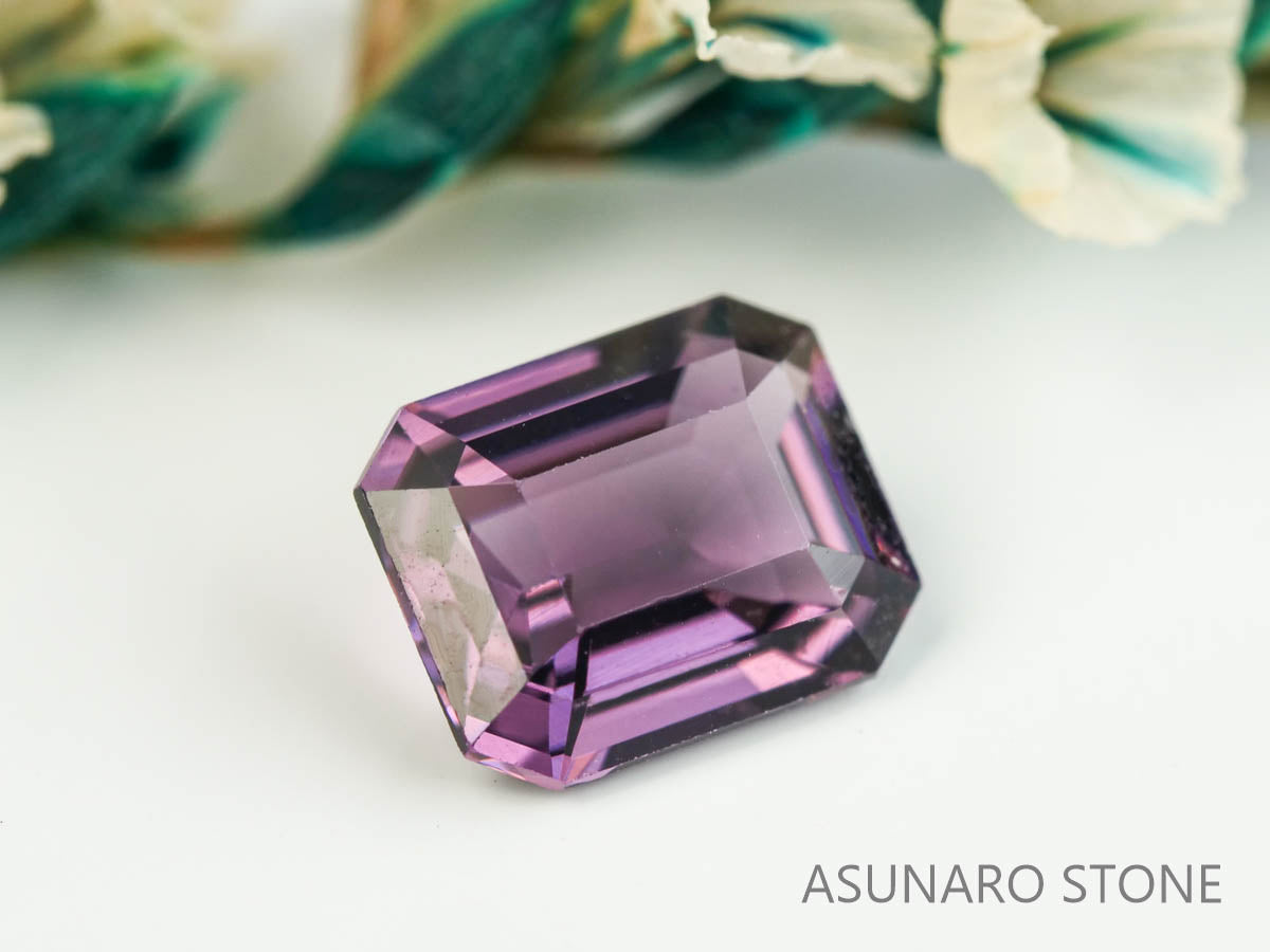 スピネル 　エメラルドカット　スリランカ産　0.66ct　【230522-1677】