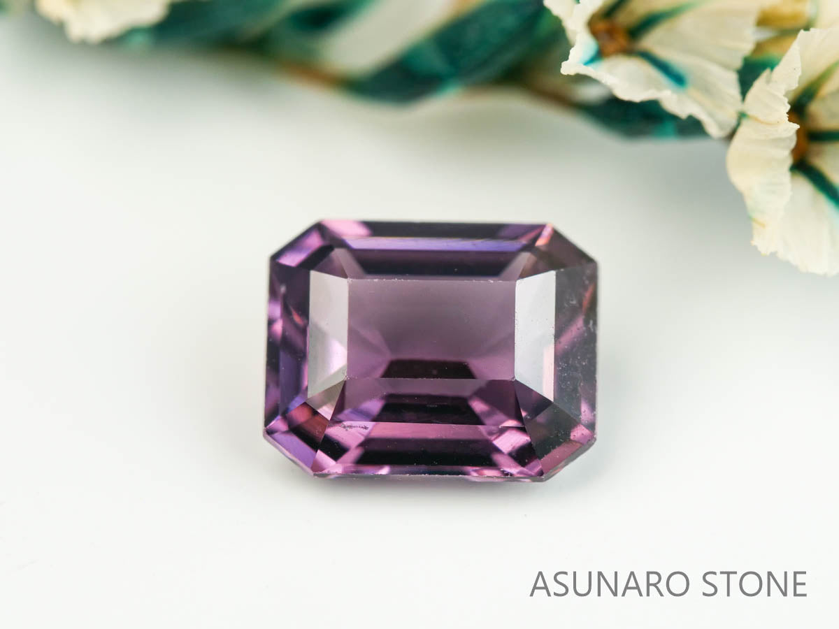 スピネル 　エメラルドカット　スリランカ産　0.66ct　【230522-1677】