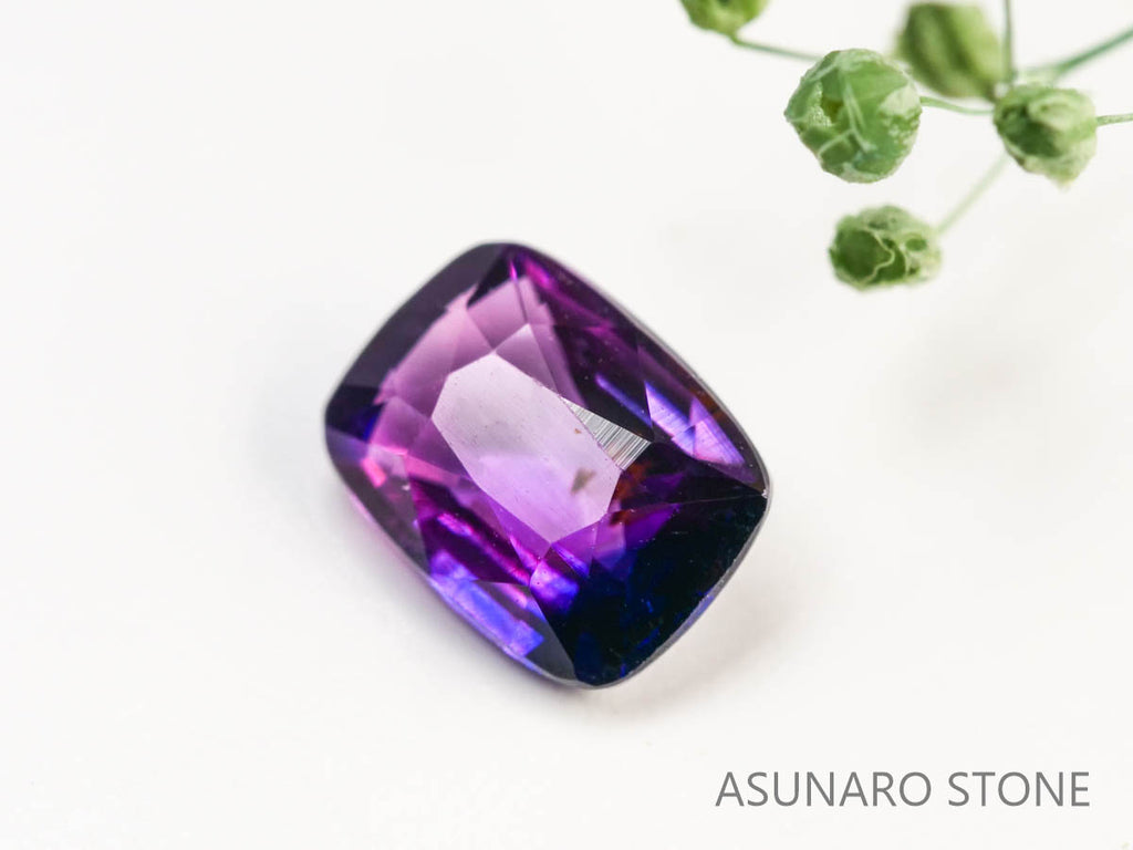 バイカラーサファイア 　クッションカット　 スリランカ産　0.68ct【230619-1663】