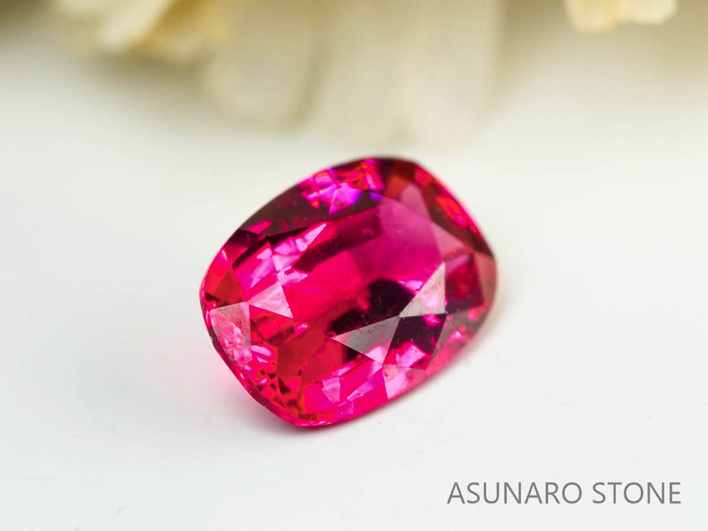 ホットピンクスピネル 　クッションカット　スリランカ産　0.24ct　【230731-1669】