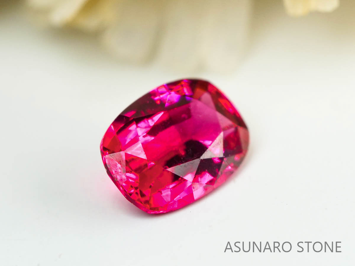 ホットピンクスピネル 　クッションカット　スリランカ産　0.24ct　【230731-1669】