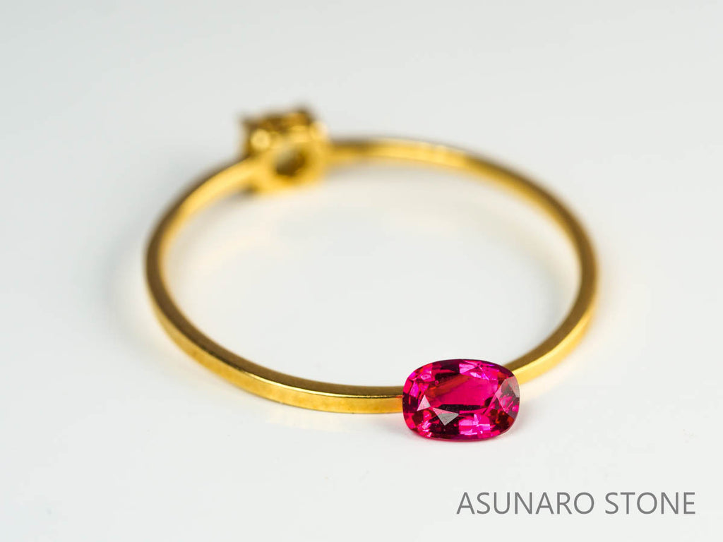 ホットピンクスピネル 　クッションカット　スリランカ産　0.24ct　【230731-1669】