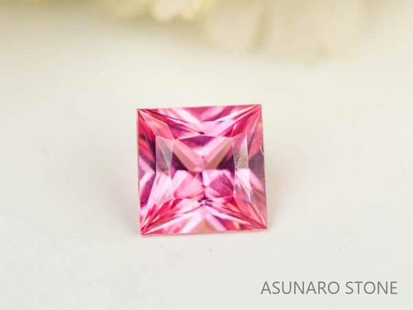 ホットピンクスピネル プリンセスカット スリランカ産 0.17ct ソ付