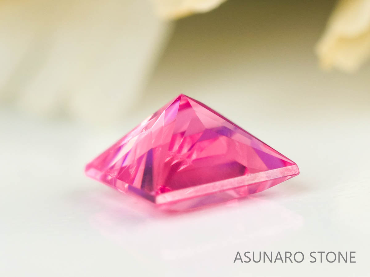 ホットピンクスピネル 　プリンセスカット　スリランカ産　0.15ct　【230731-1671】