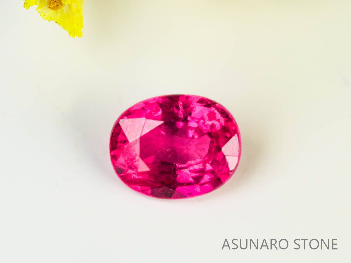 ピジョンブラッドルビー　オーバルカット　 タイ産　0.19ct　鑑別書付き  【230815-221】