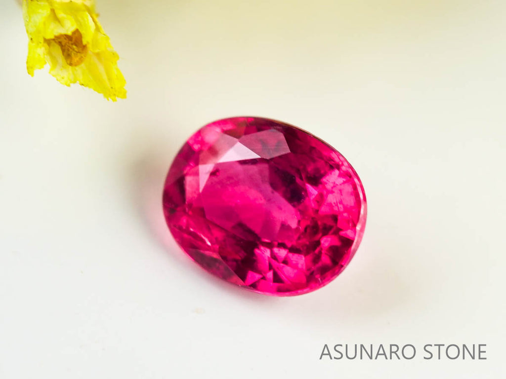 ピジョンブラッドルビー　オーバルカット　 タイ産　0.19ct　鑑別書付き  【230815-221】