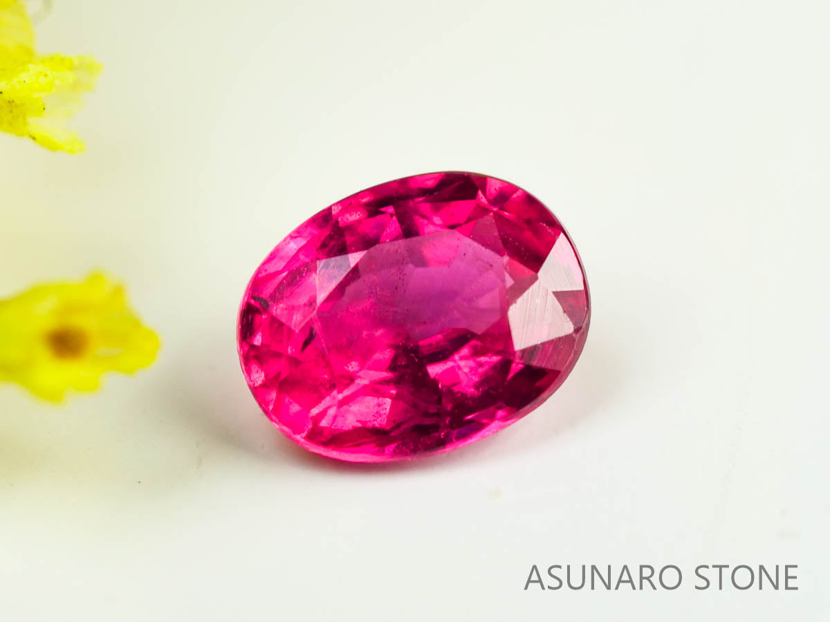 ピジョンブラッドルビー　オーバルカット　 タイ産　0.19ct　鑑別書付き  【230815-221】