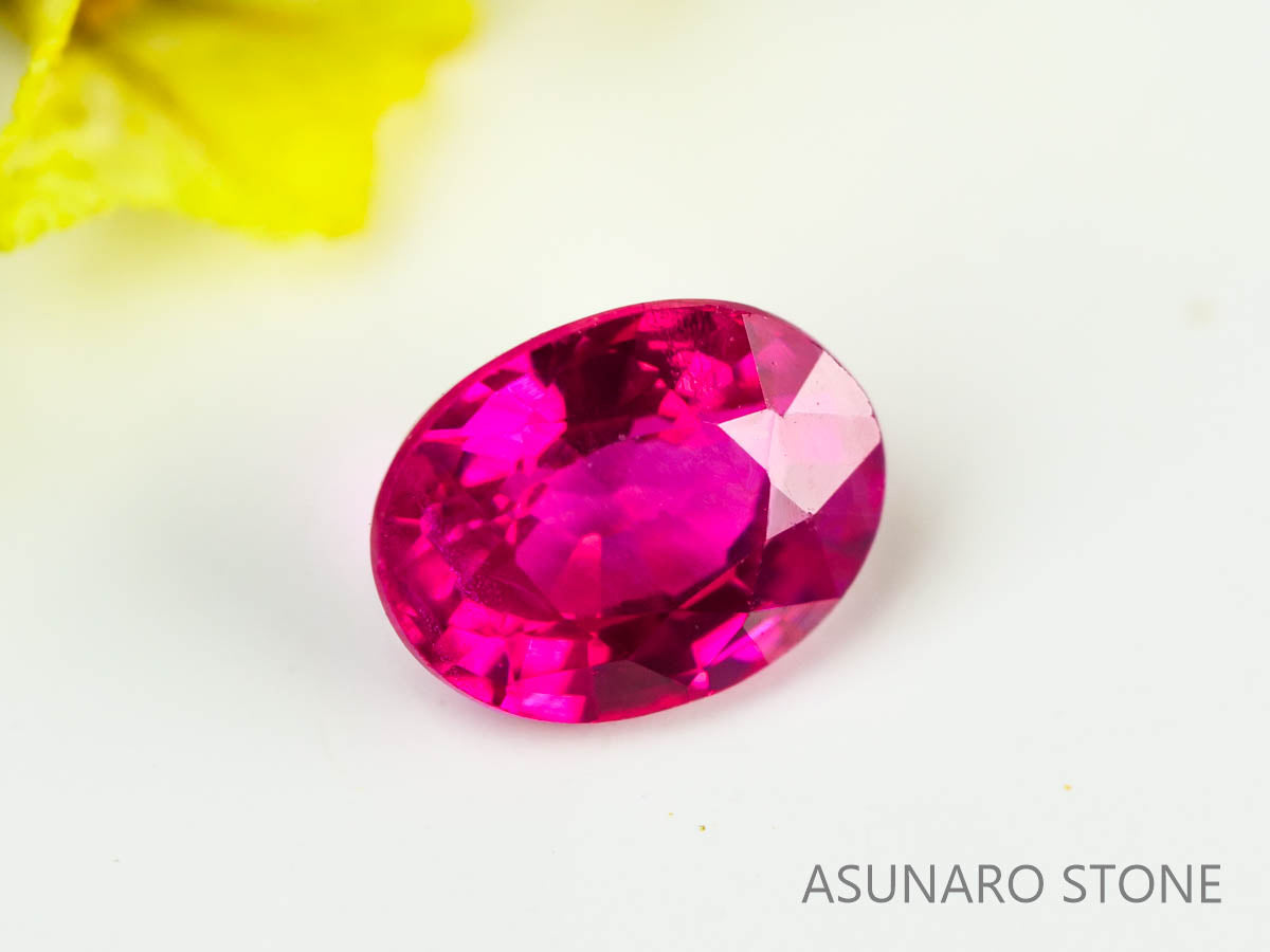 ピジョンブラッドルビー　オーバルカット　 タイ産　0.24ct　鑑別書付き  【230815-224】