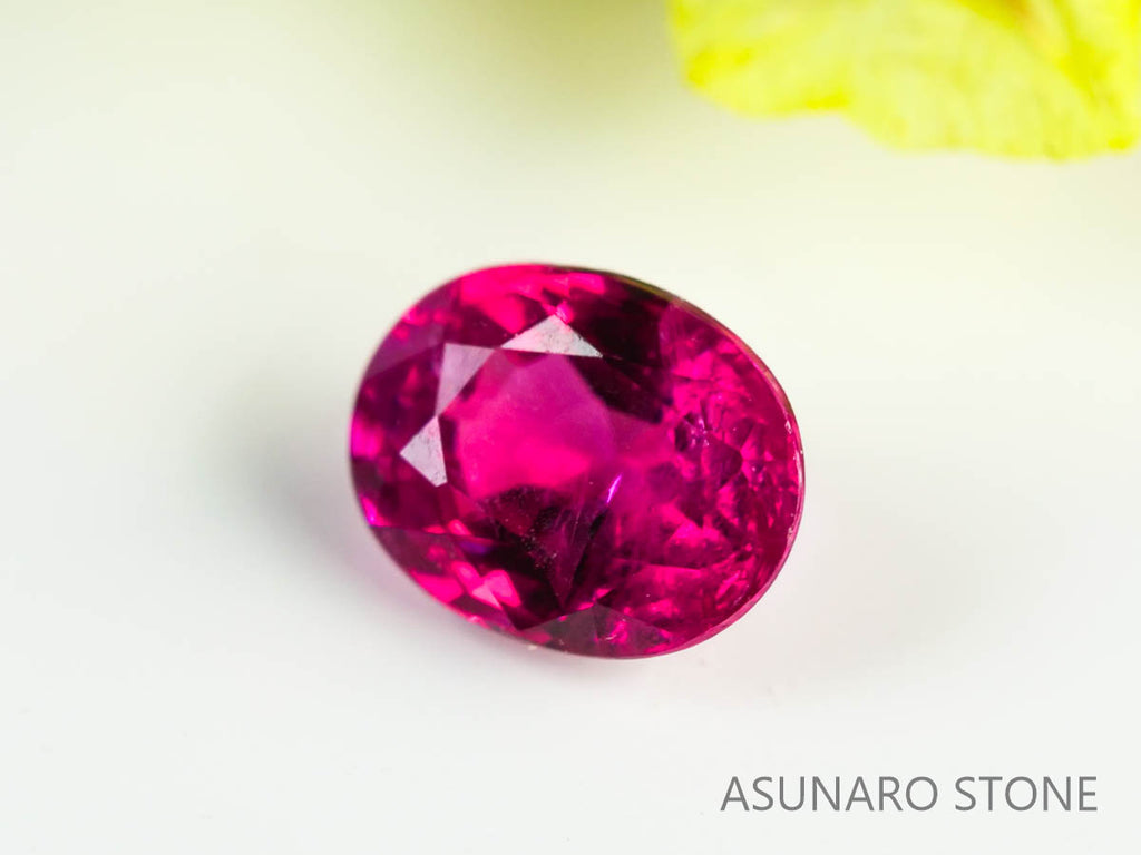 ピジョンブラッドルビー　オーバルカット　 タイ産　0.23ct　鑑別書付き  【230815-226】