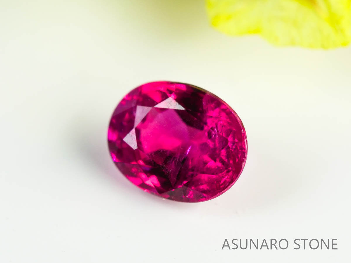 ピジョンブラッドルビー　オーバルカット　 タイ産　0.23ct　鑑別書付き  【230815-226】