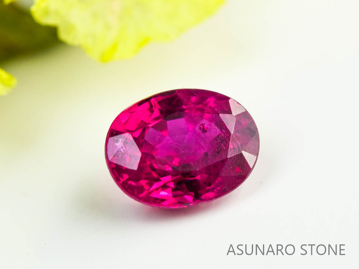 ピジョンブラッドルビー　オーバルカット　 タイ産　0.23ct　鑑別書付き  【230815-226】