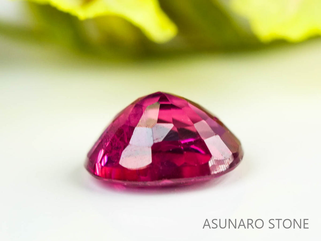 ピジョンブラッドルビー　オーバルカット　 タイ産　0.23ct　鑑別書付き  【230815-226】