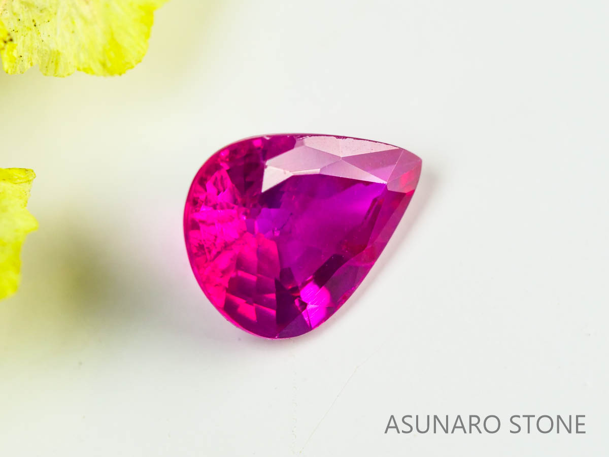 ピジョンブラッドルビー　ペアシェイプ　 タイ産　0.25ct　鑑別書付き  【230815-227】