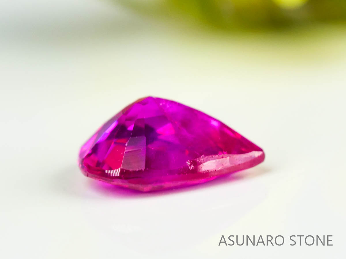 ピジョンブラッドルビー　ペアシェイプ　 タイ産　0.25ct　鑑別書付き  【230815-227】