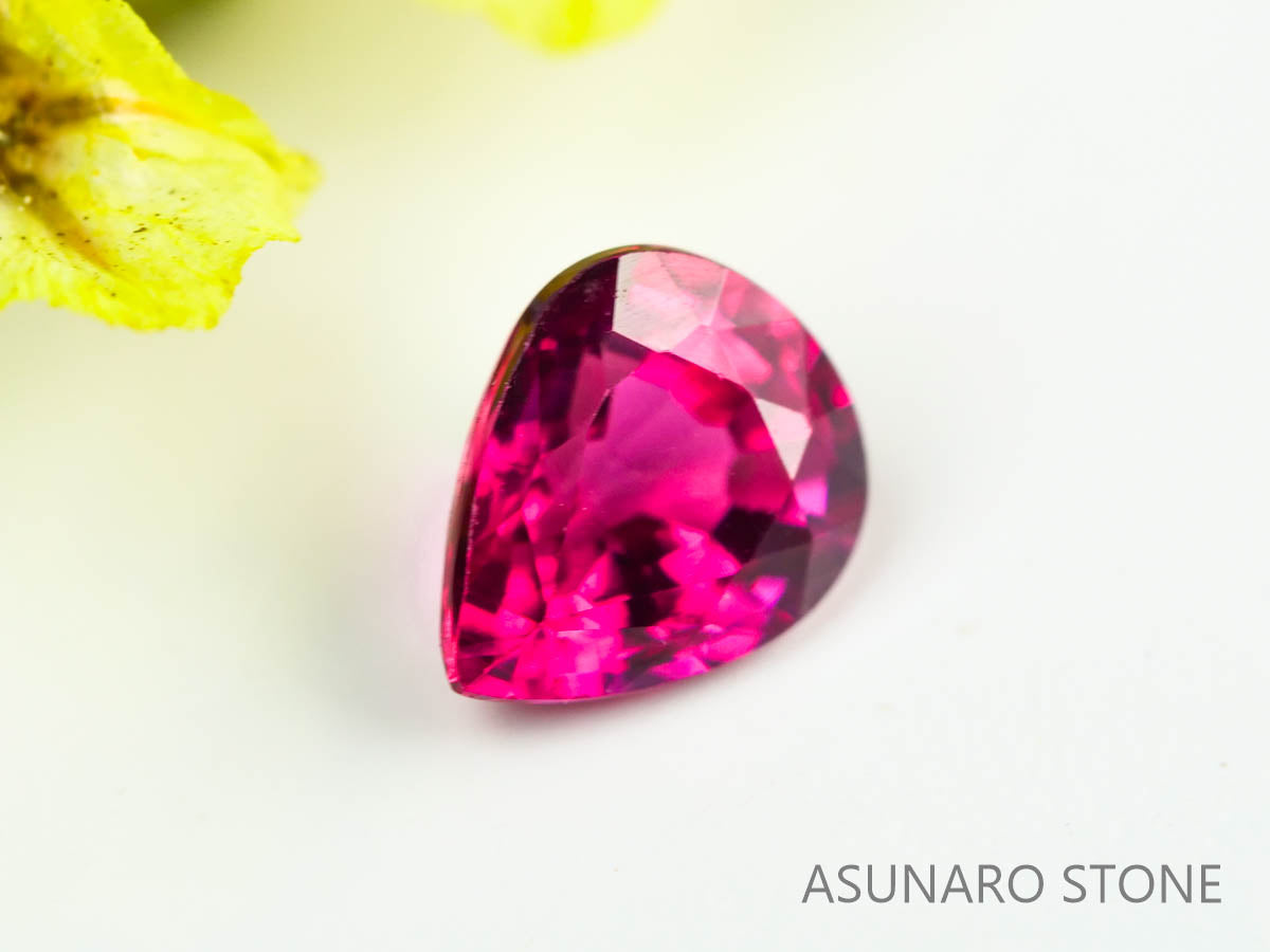 ピジョンブラッドルビー　ペアシェイプ　 タイ産　0.22ct　鑑別書付き  【230815-228】