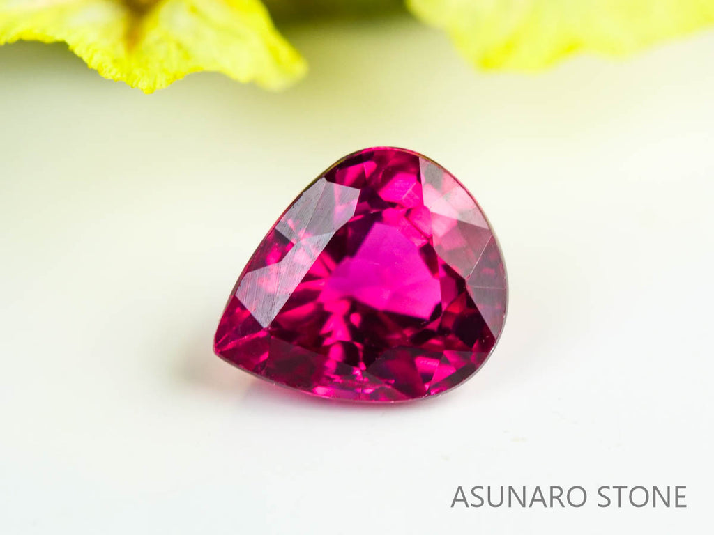 ピジョンブラッドルビー　ペアシェイプ　 タイ産　0.22ct　鑑別書付き  【230815-228】