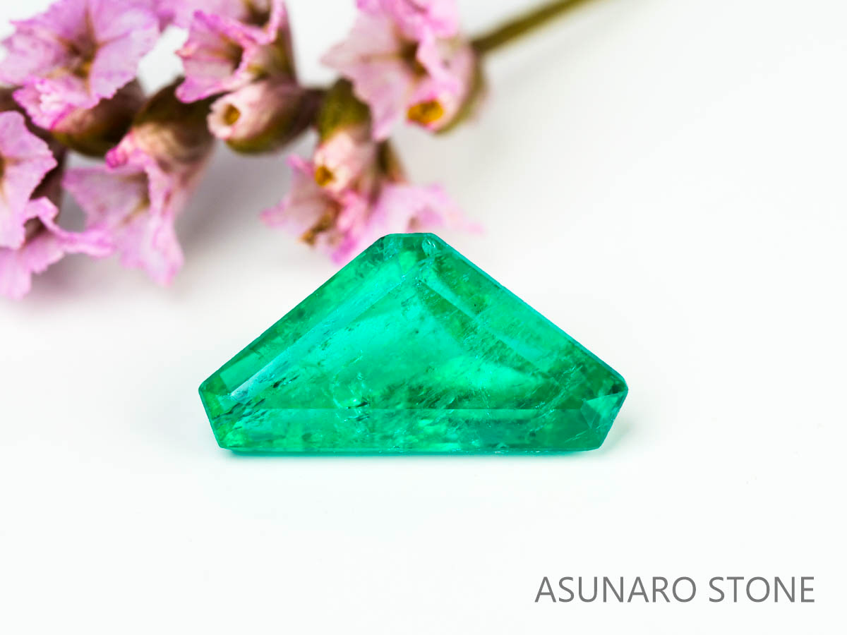 エメラルド　特殊カット　コロンビア産　1.61ct【230906-1824】
