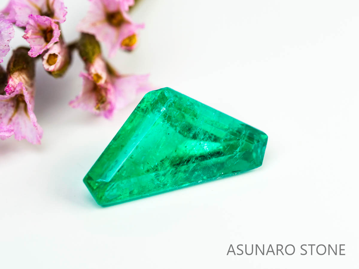 エメラルド　特殊カット　コロンビア産　1.61ct【230906-1824】