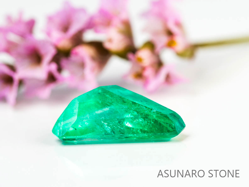 エメラルド　特殊カット　コロンビア産　1.61ct【230906-1824】