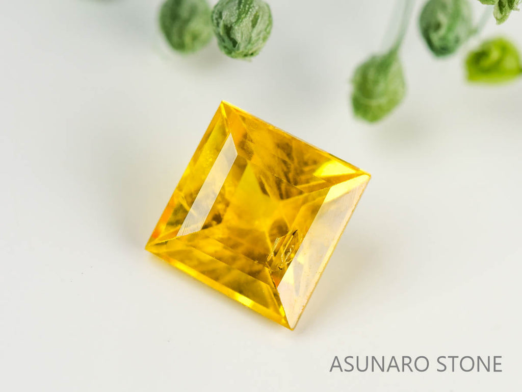 イエローサファイア 　スクエアカット　 スリランカ産　0.68ct【230816-1842】