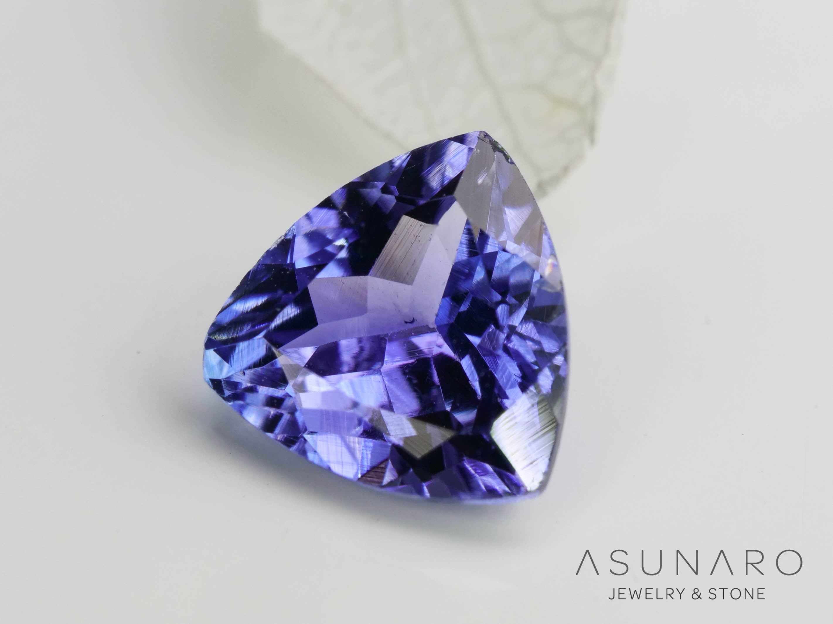 ナイト タンザナイト トリリアントカット タンザニア産 1.13ct【240808