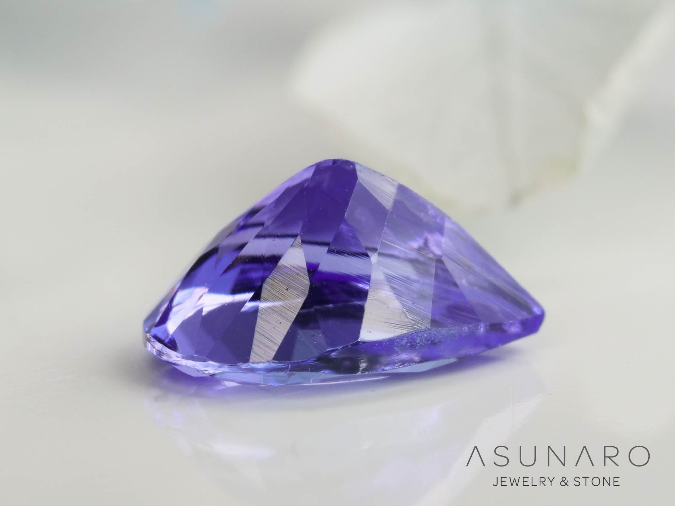 タンザナイト  ペアシェイプ　タンザニア産　0.76ct【240808-1800】