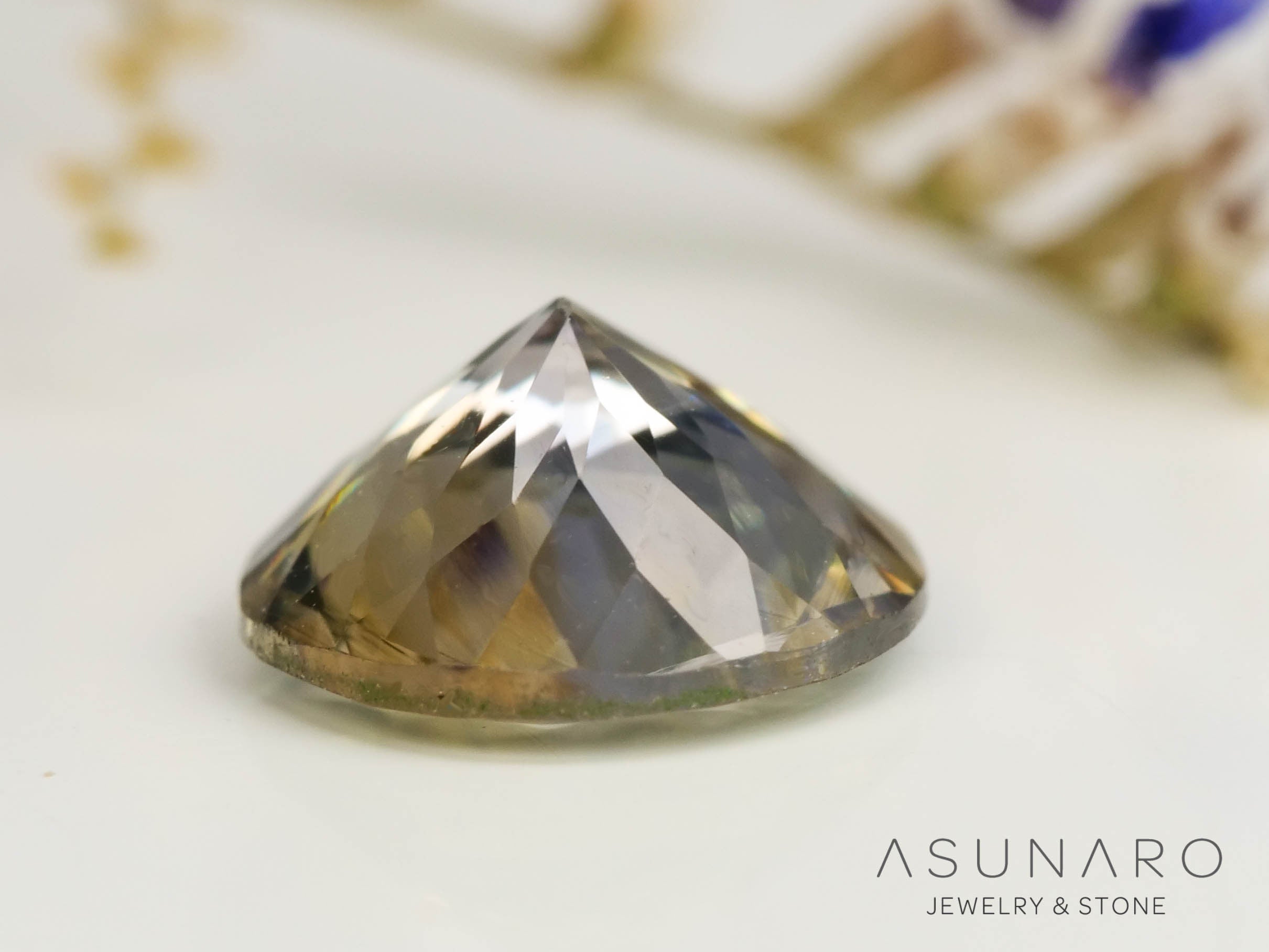 バイカラーゾイサイト（タンザナイト）  ラウンドカット　タンザニア産　0.63ct【250130-1786】