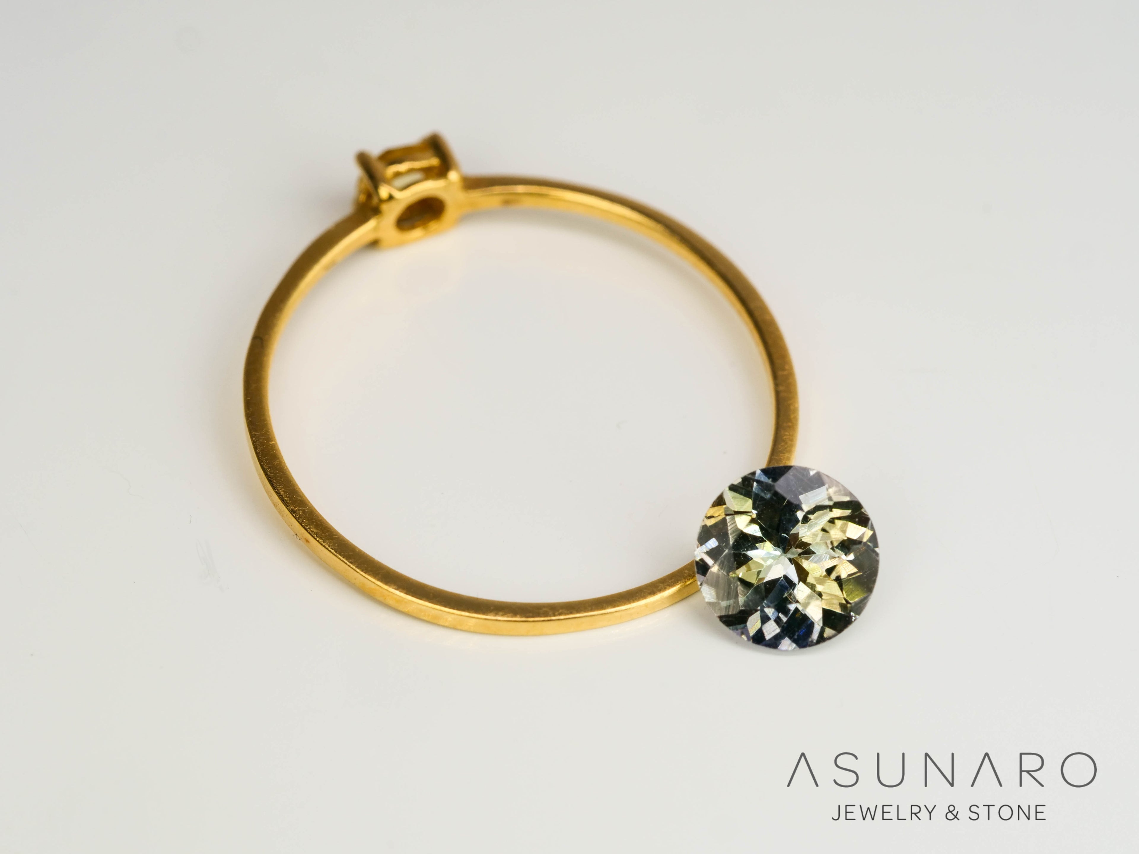 バイカラーゾイサイト（タンザナイト）  ラウンドカット　タンザニア産　0.63ct【250130-1786】