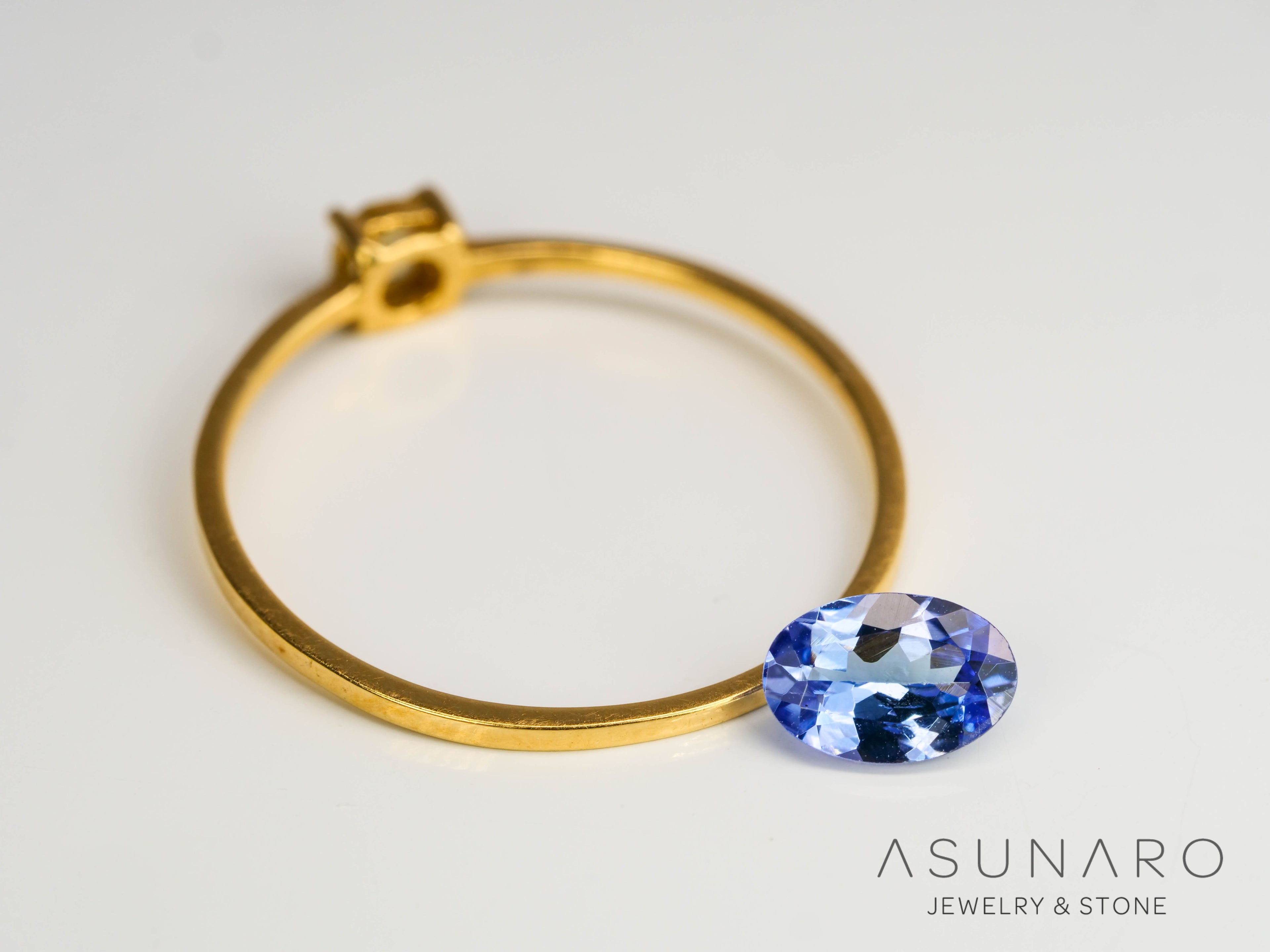 バイカラーゾイサイト（タンザナイト） オーバルカット　タンザニア産　0.50ct【250130-1787】