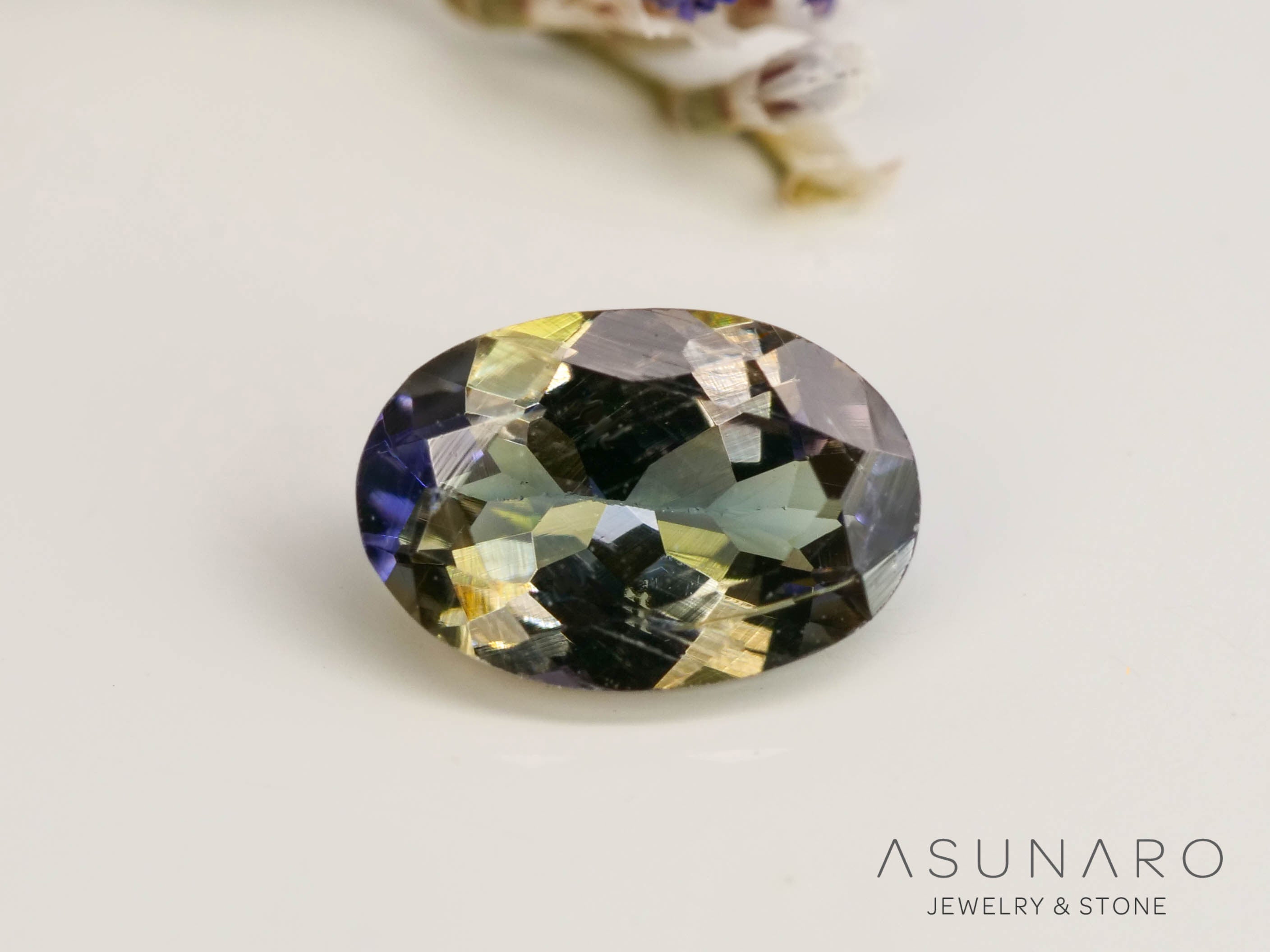 バイカラーゾイサイト（タンザナイト） オーバルカット　タンザニア産　0.50ct【250130-1788】