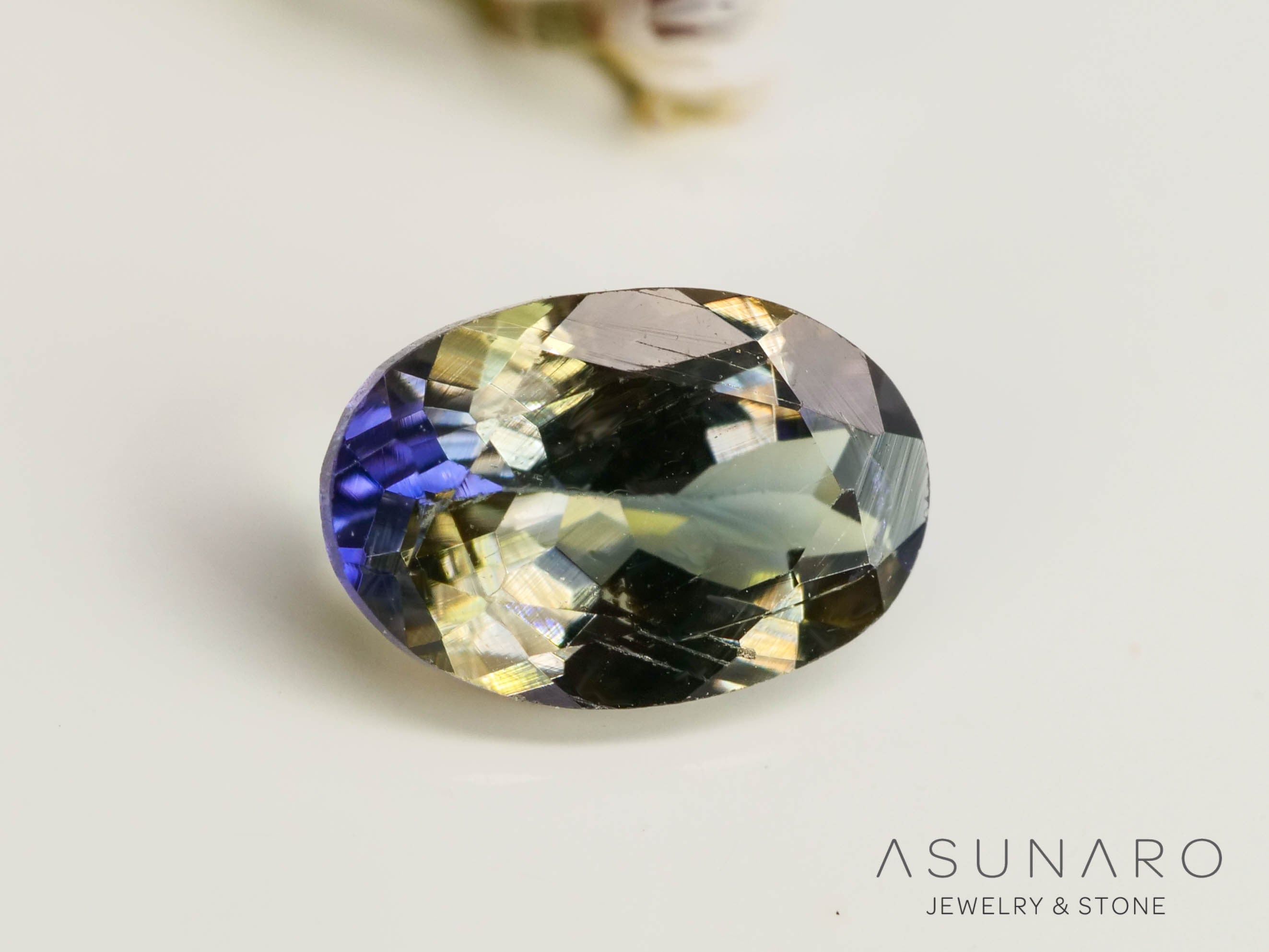 バイカラーゾイサイト（タンザナイト） オーバルカット　タンザニア産　0.50ct【250130-1788】