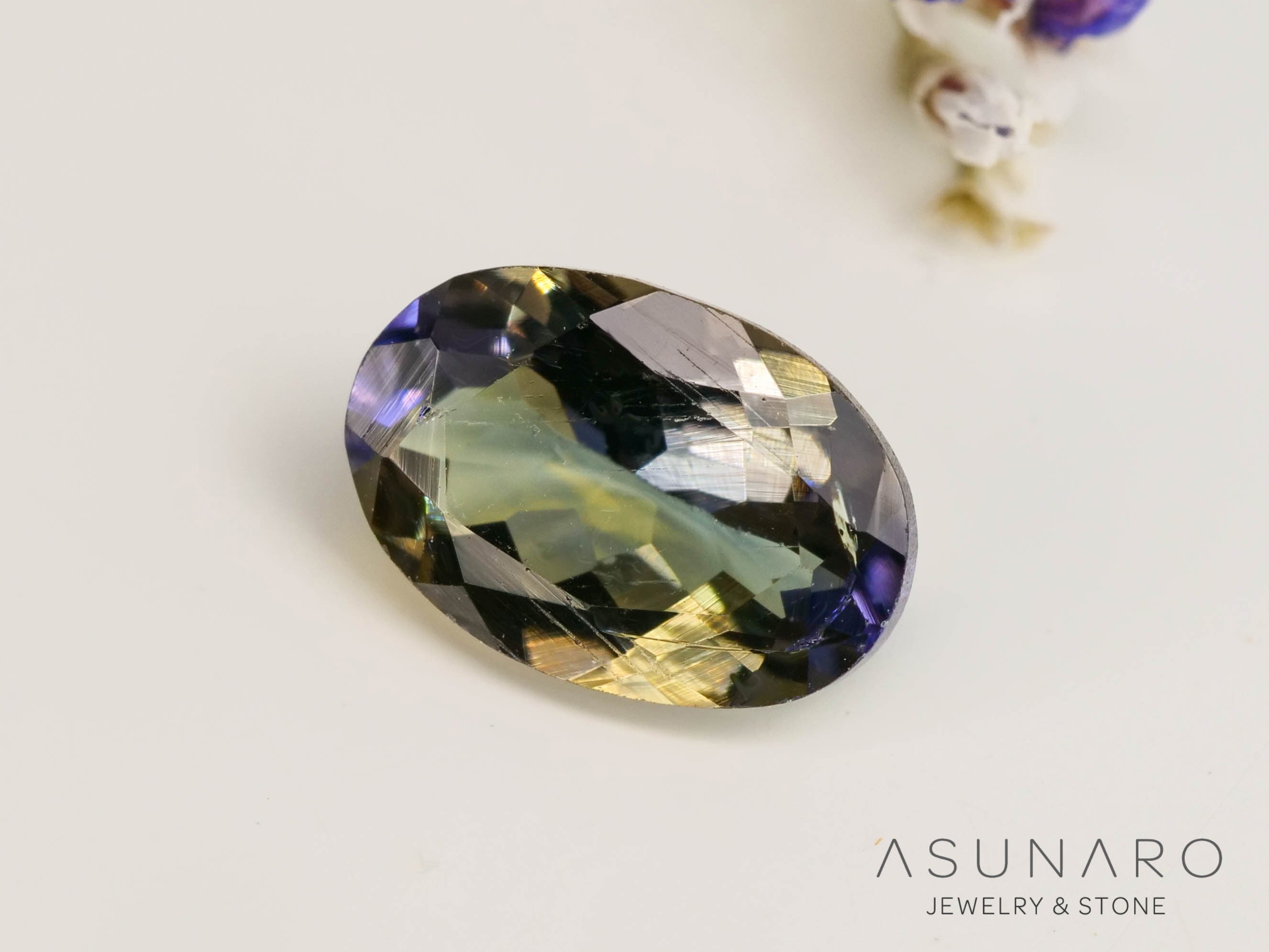 バイカラーゾイサイト（タンザナイト） オーバルカット　タンザニア産　0.50ct【250130-1788】