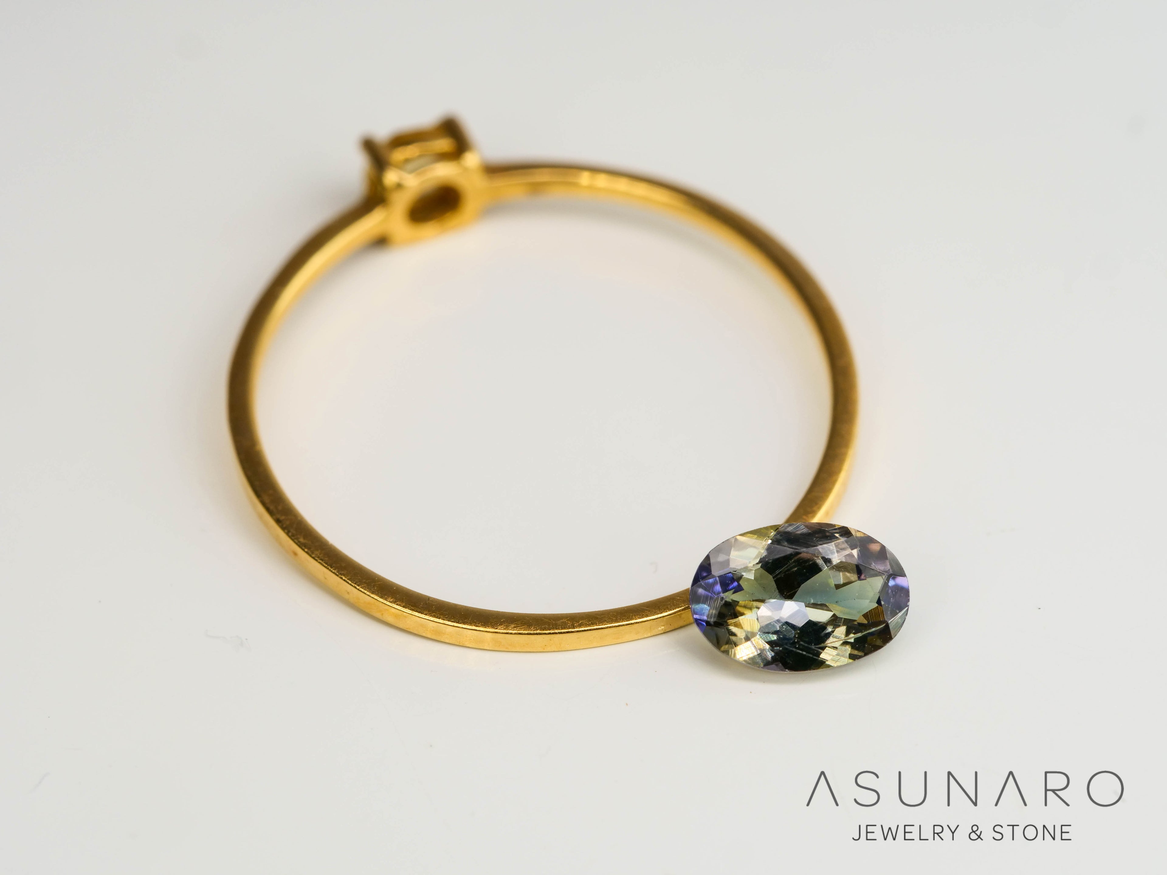 バイカラーゾイサイト（タンザナイト） オーバルカット　タンザニア産　0.50ct【250130-1788】