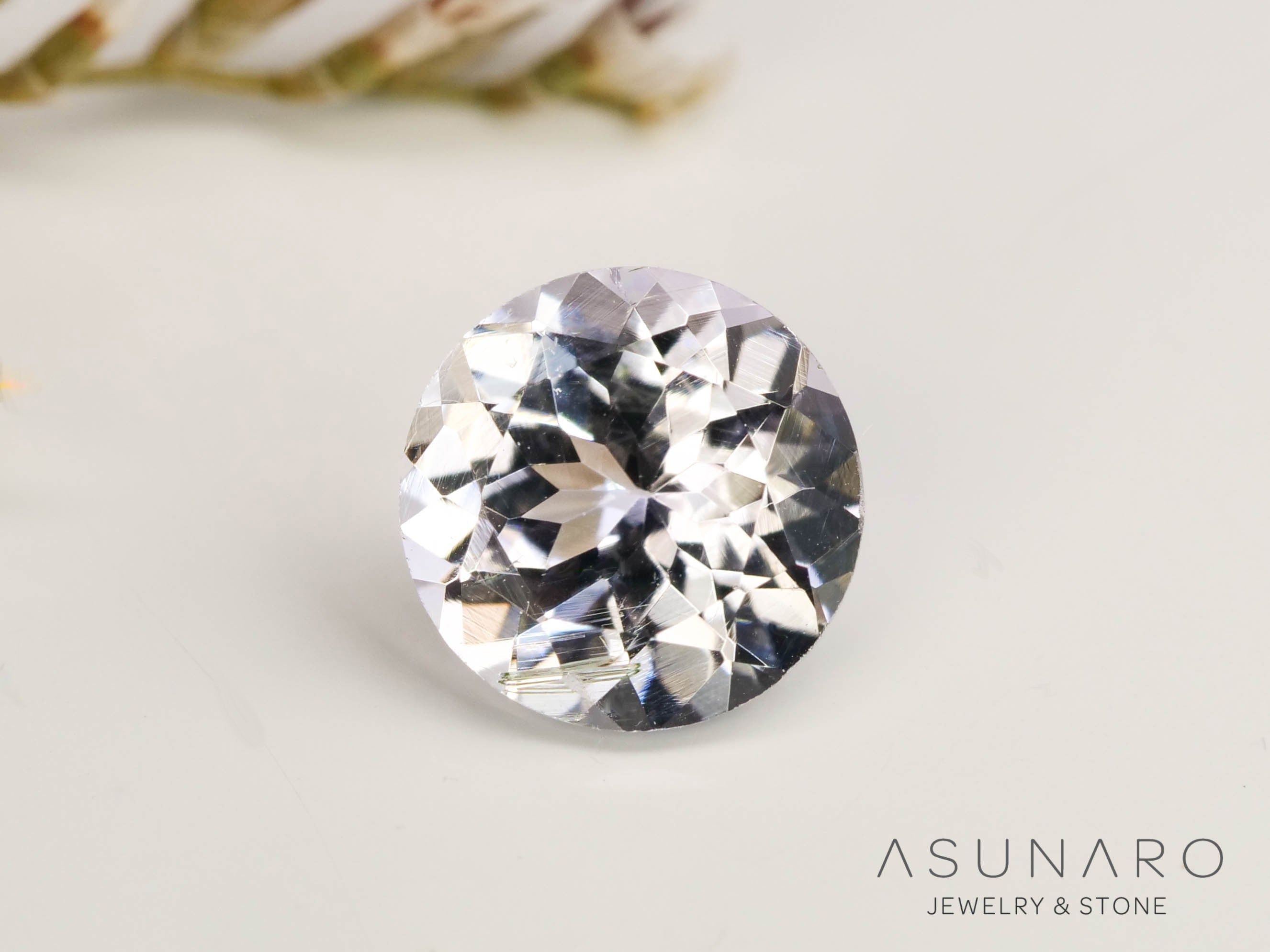 バイカラーゾイサイト（タンザナイト） ラウンドカット　タンザニア産　0.65ct【250130-1789】