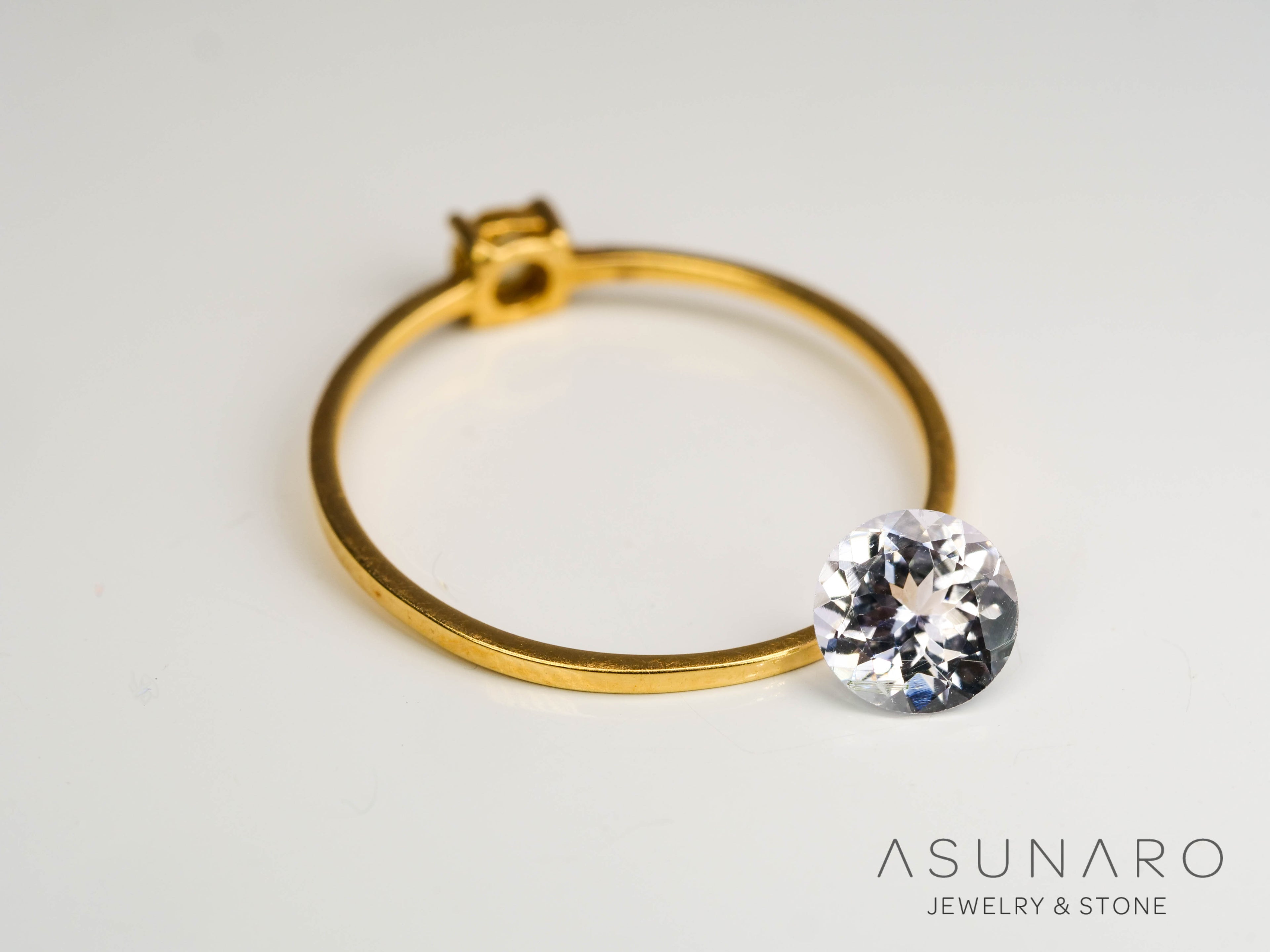 バイカラーゾイサイト（タンザナイト） ラウンドカット　タンザニア産　0.65ct【250130-1789】