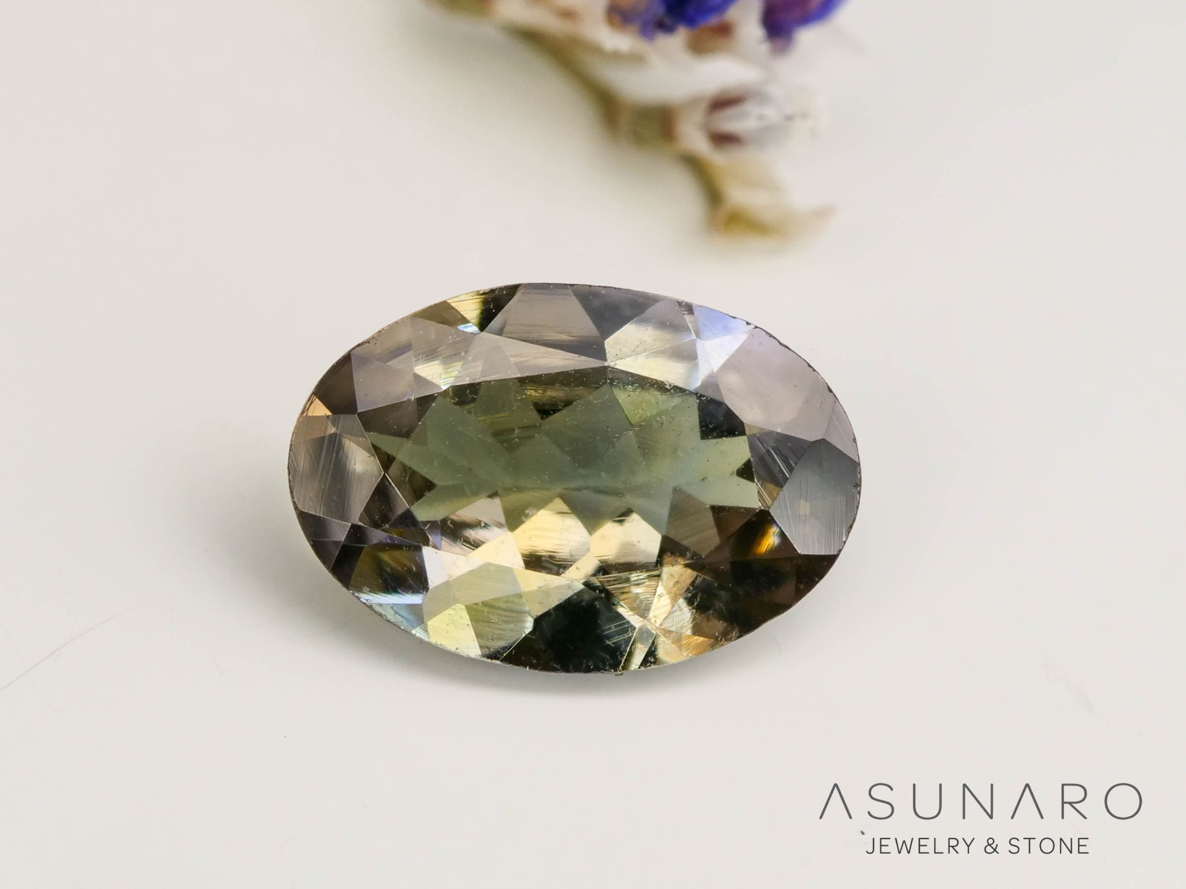 バイカラーゾイサイト（タンザナイト）オーバルカット　タンザニア産　0.46ct【250130-1792】