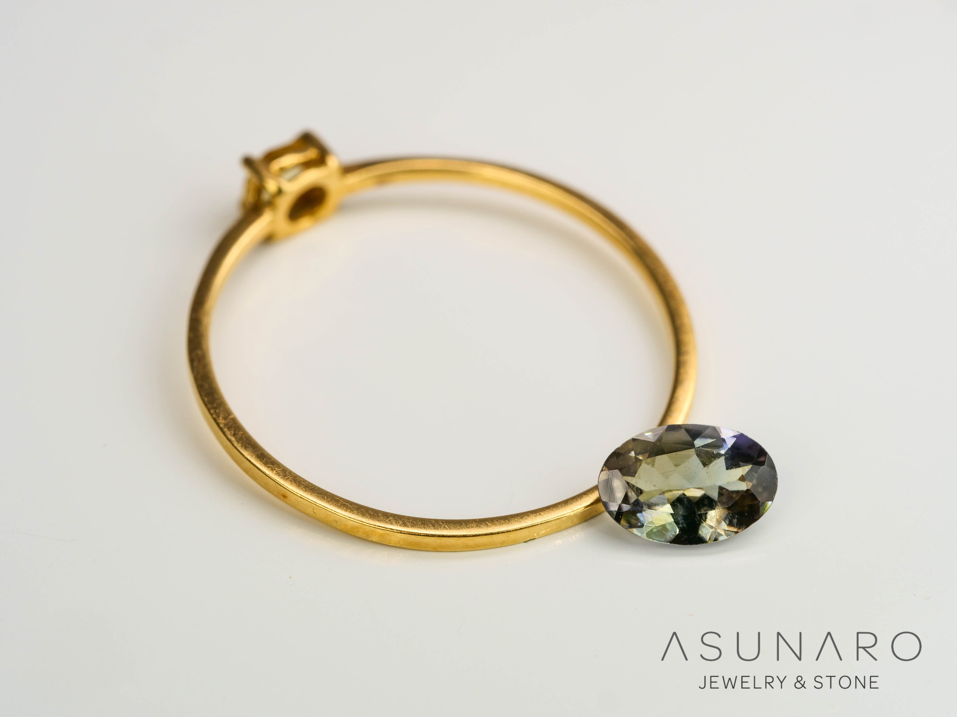 バイカラーゾイサイト（タンザナイト）オーバルカット　タンザニア産　0.46ct【250130-1792】