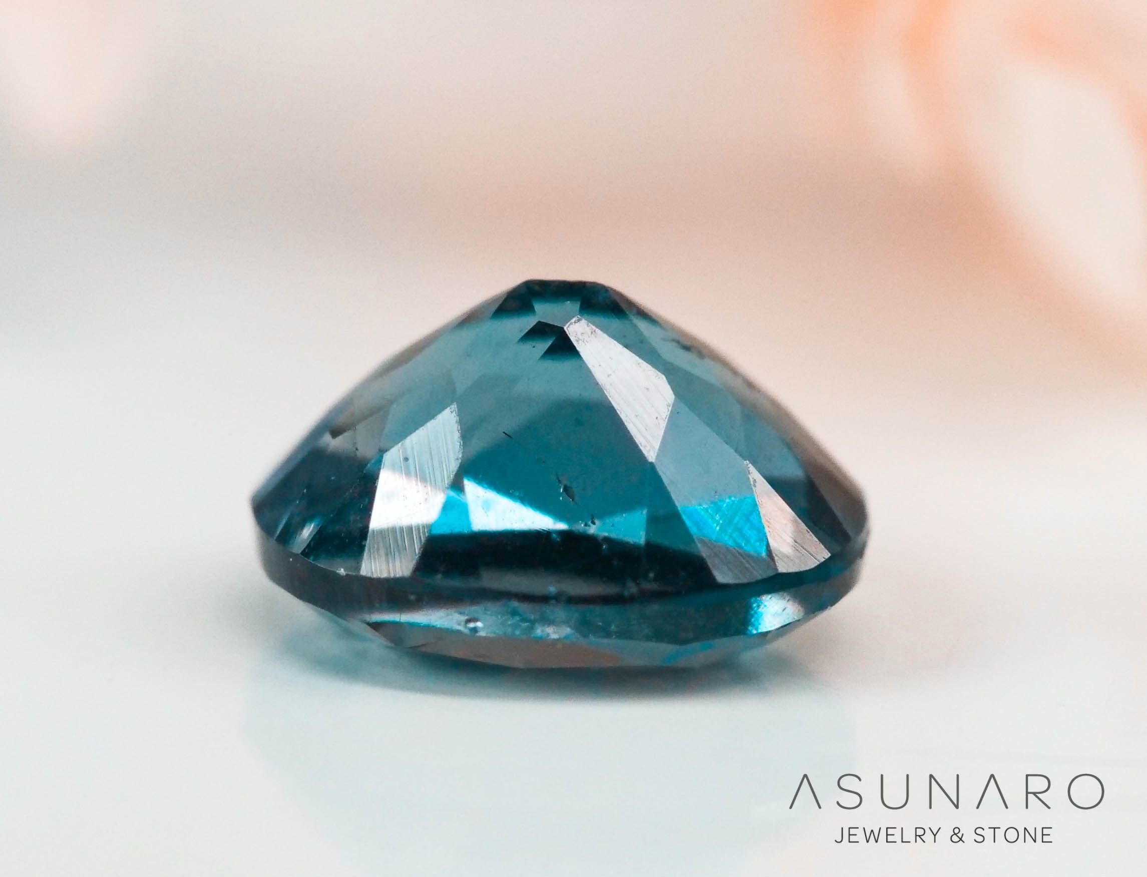 ベキリーブルーガーネット オーバルカット マダガスカル産 0.30ct