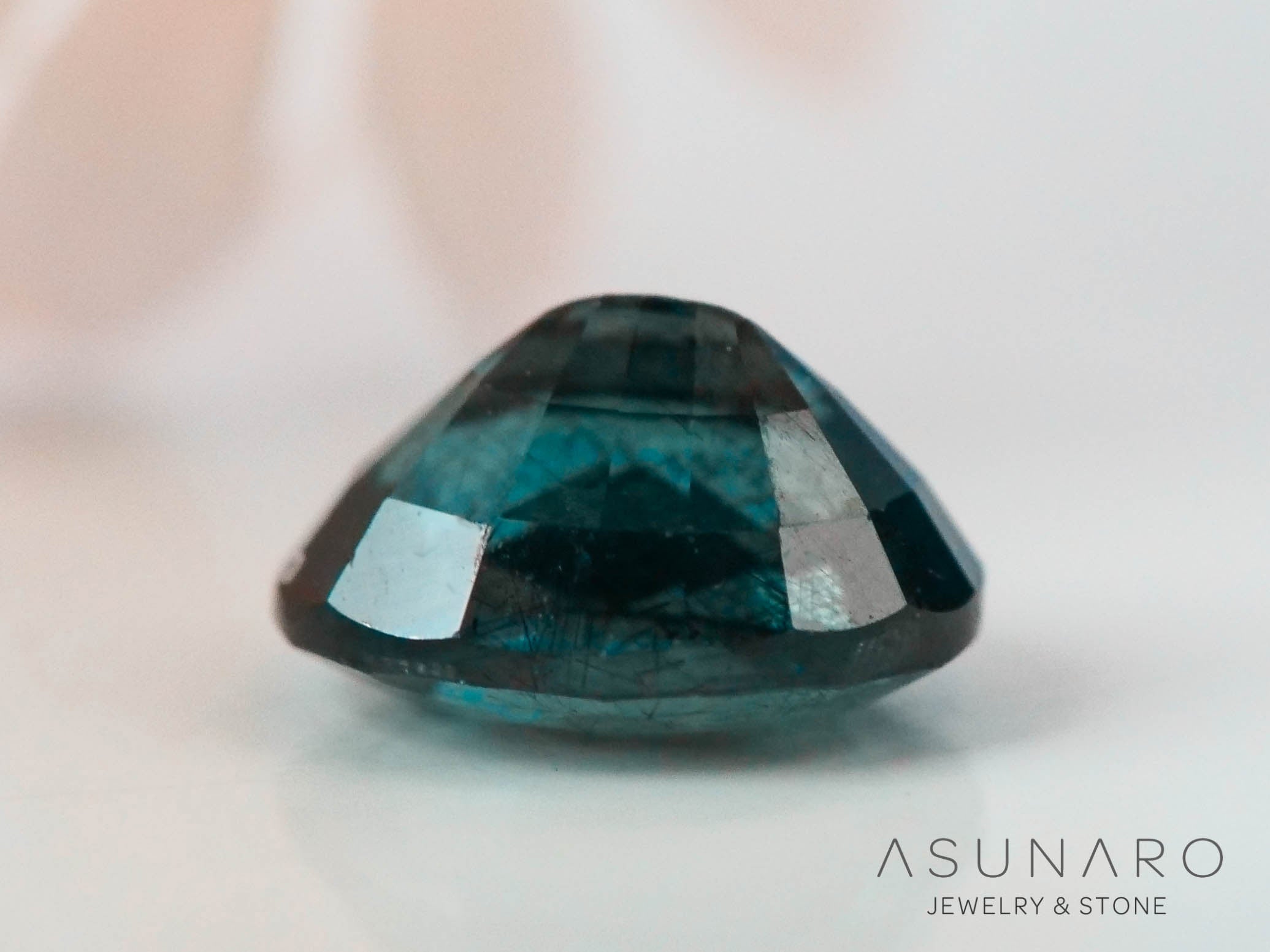 ベキリーブルーガーネット　オーバルカット　 マダガスカル産　0.23ct【240612-2237】