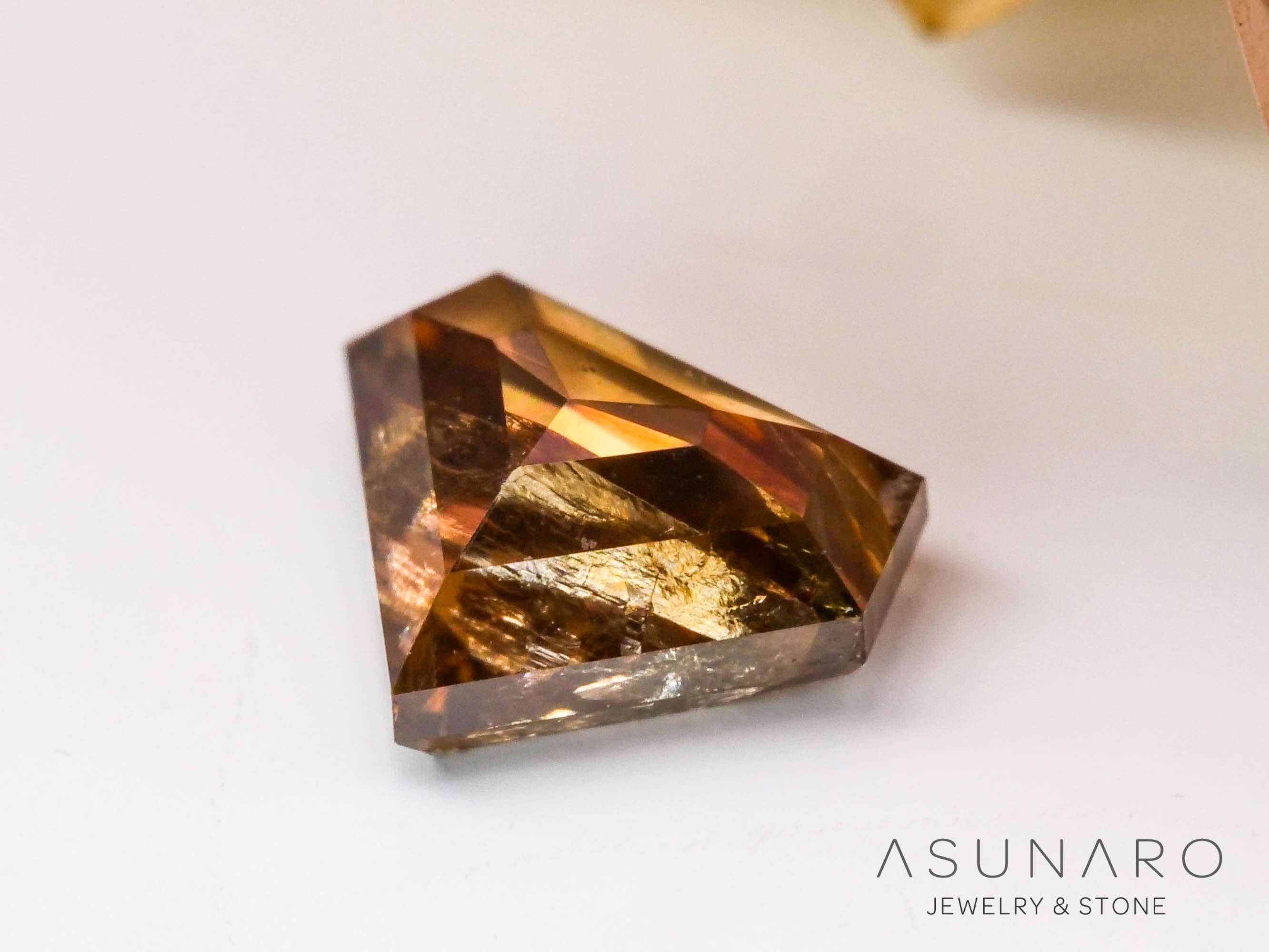 ダイヤ　ファンシーカット　トップ ファンシーシェイプダイヤの選び方。自分に合った形とは？選ぶとき重視