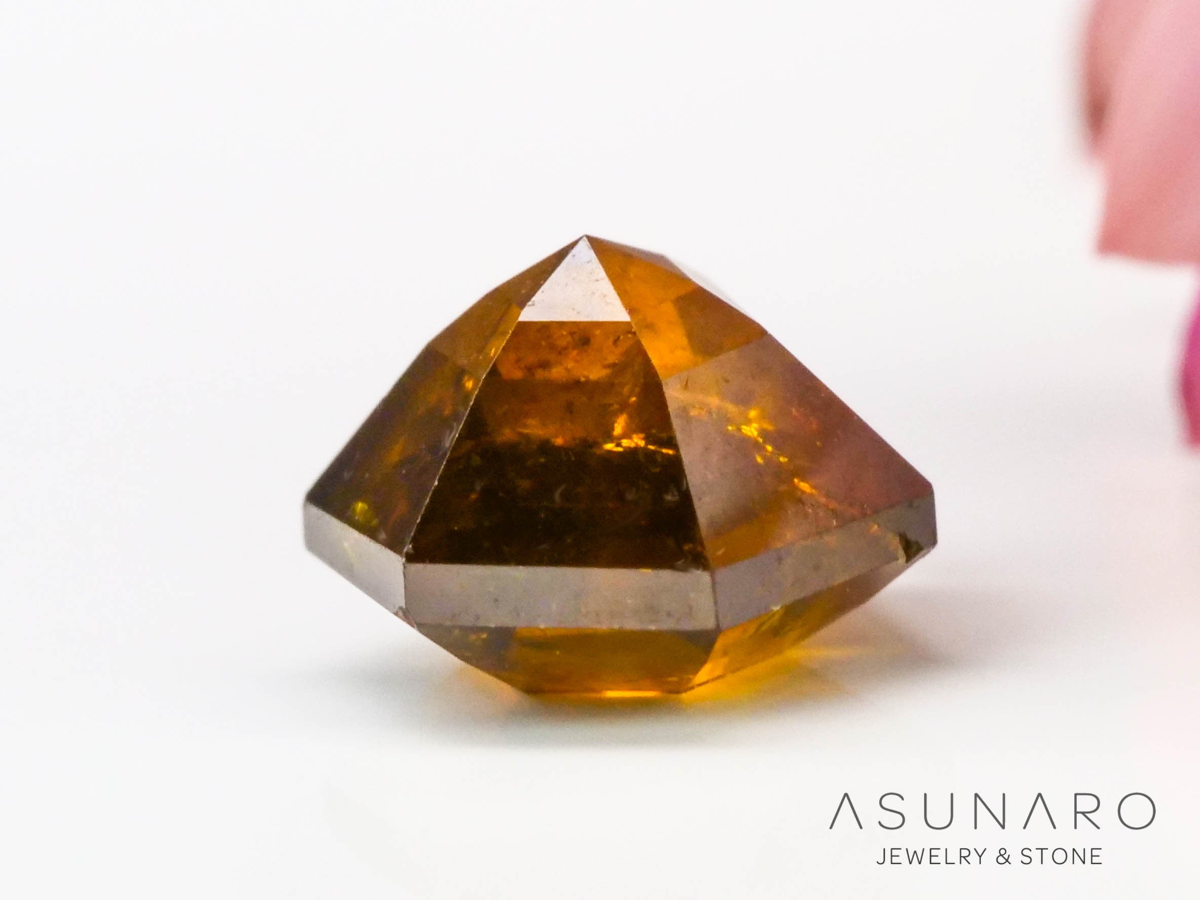 ダイヤモンド ファンシーシェイプ ヘキサゴンカット 0.74ct【240627