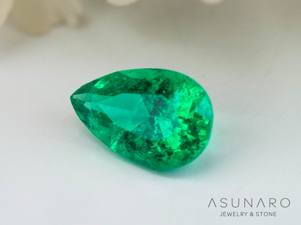 エメラルド　ペアシェイプ　コロンビア産　0.15ct【240726-2303】