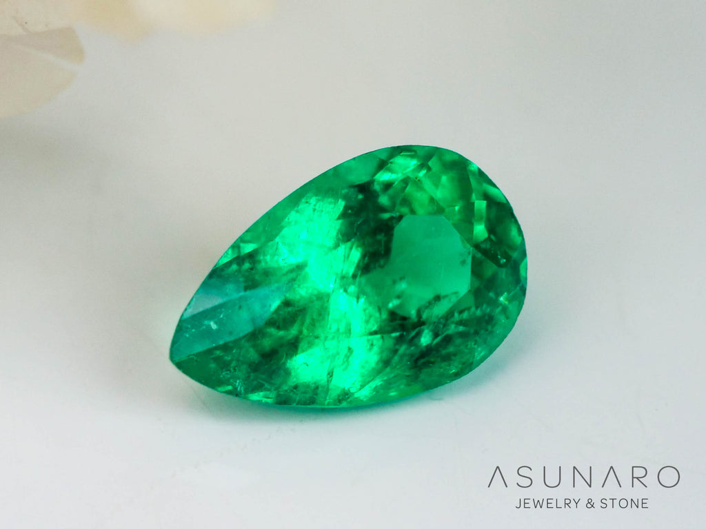 エメラルド　ペアシェイプ　コロンビア産　0.15ct【240726-2303】