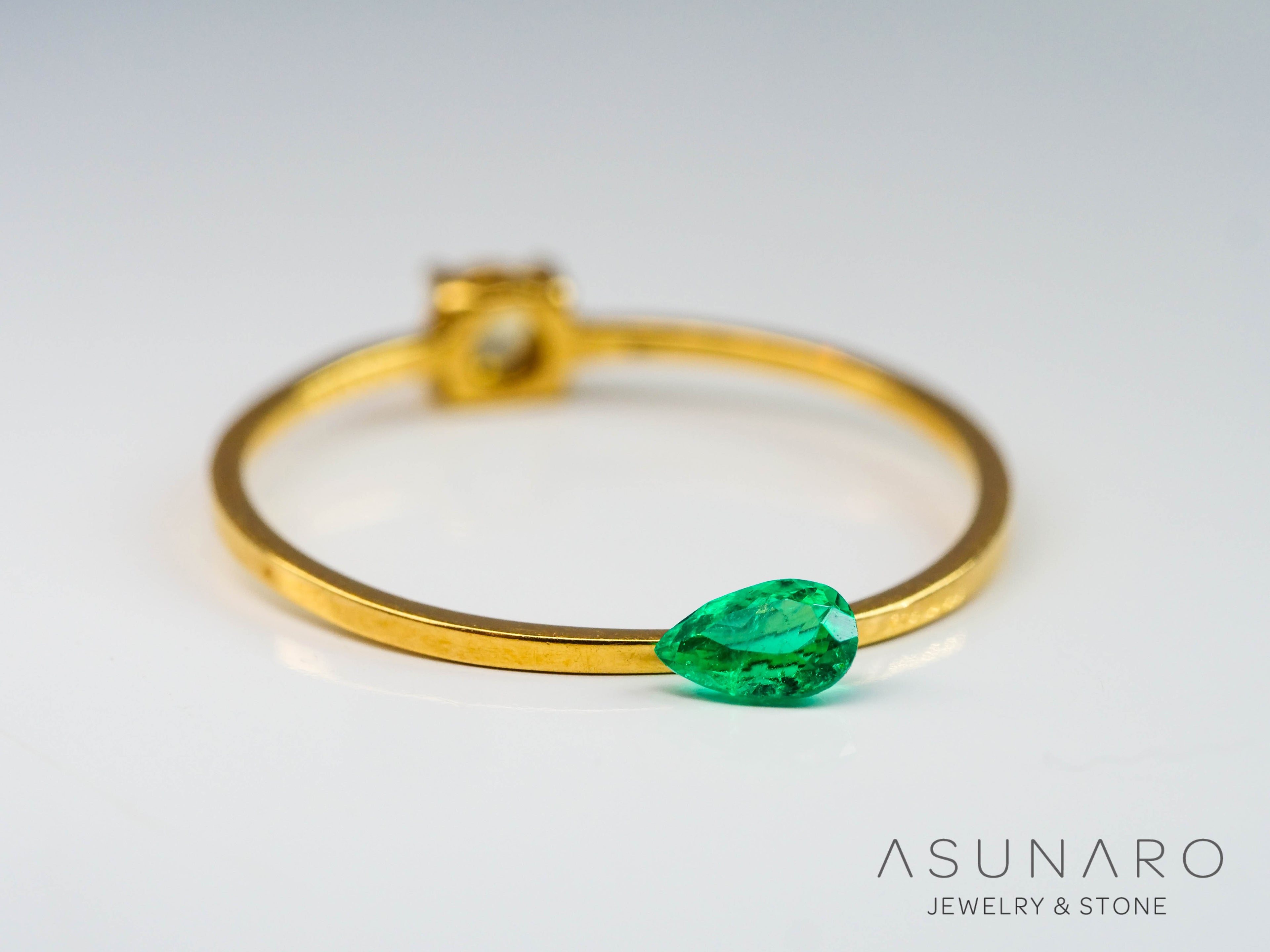 エメラルド　ペアシェイプ　コロンビア産　0.15ct【240726-2303】