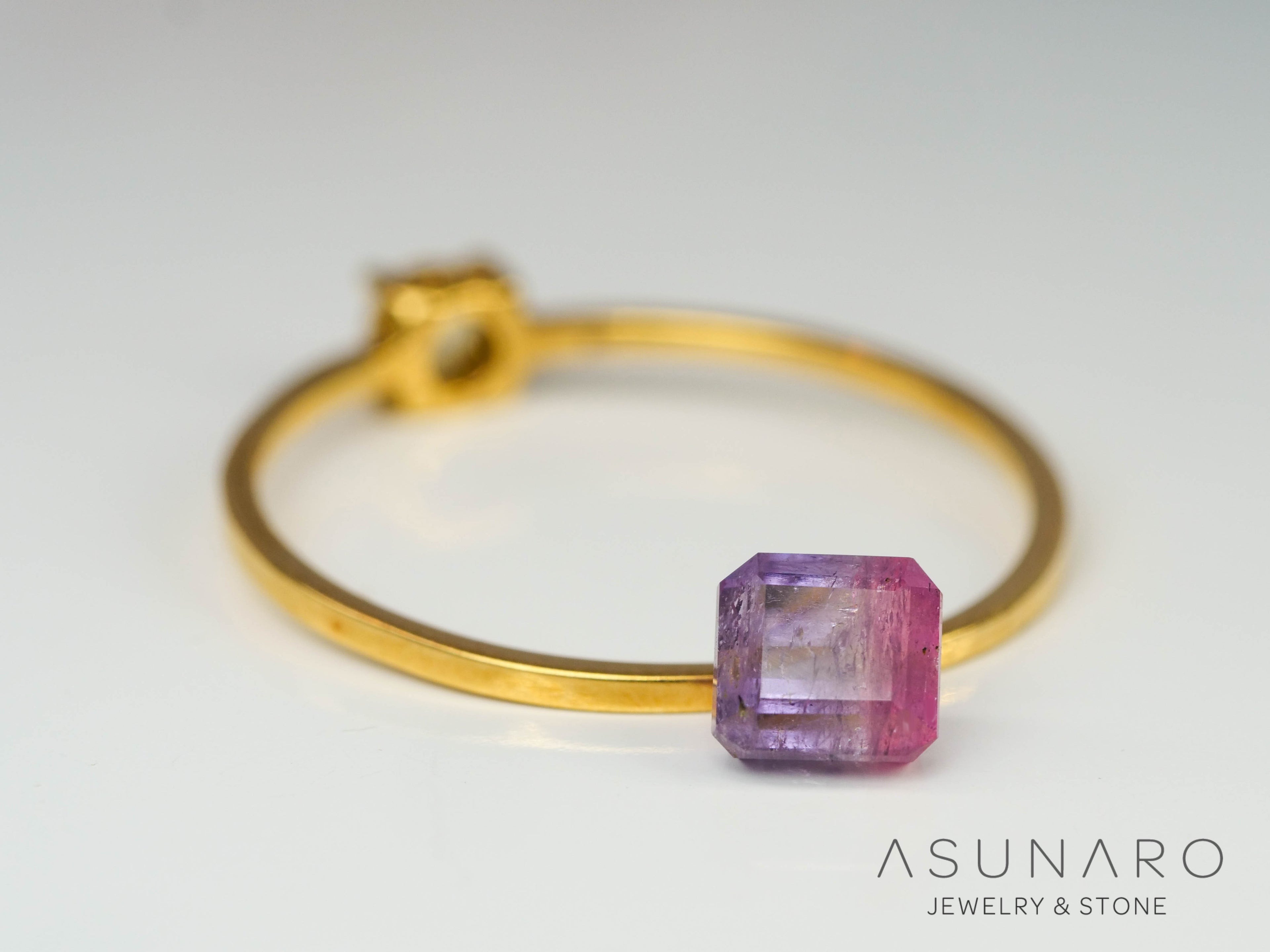 ライラックバイカラートルマリン　エメラルドカット　アフガニスタン産　0.68ct【240802-2304】