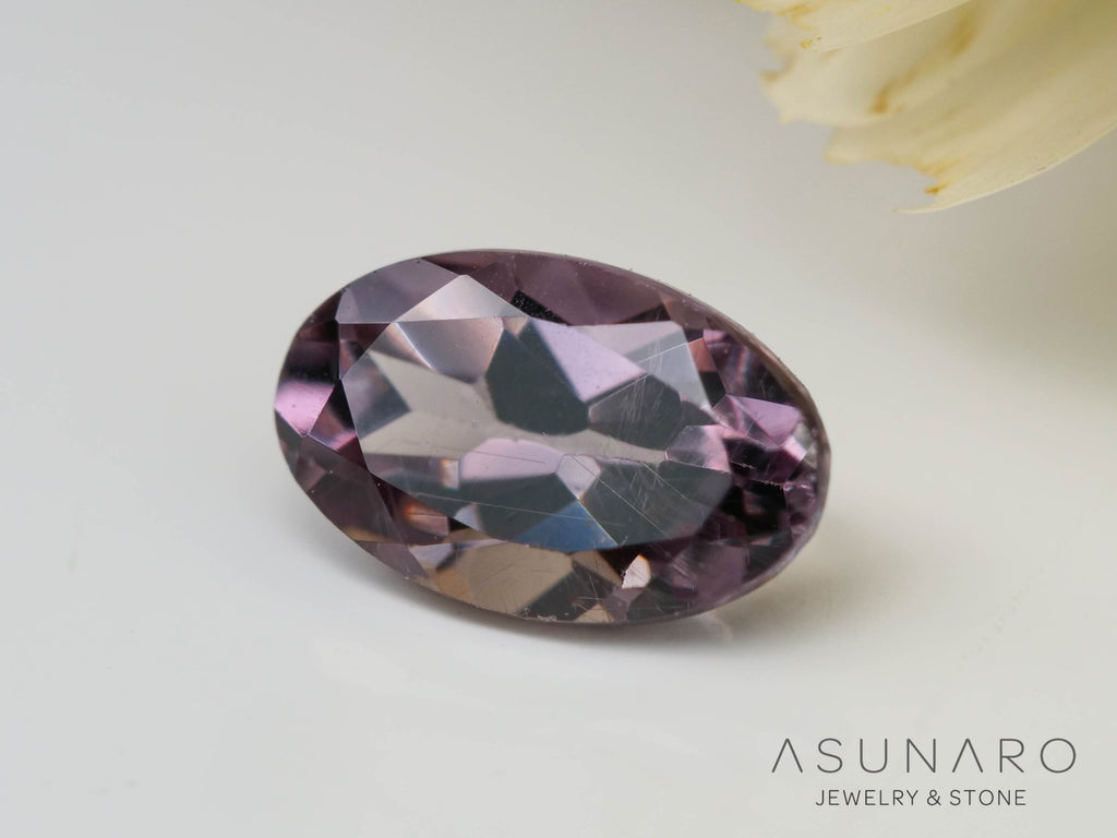 カラーチェンジガーネット　オーバルカット　 ベキリー産　0.32ct　【241030-2378】