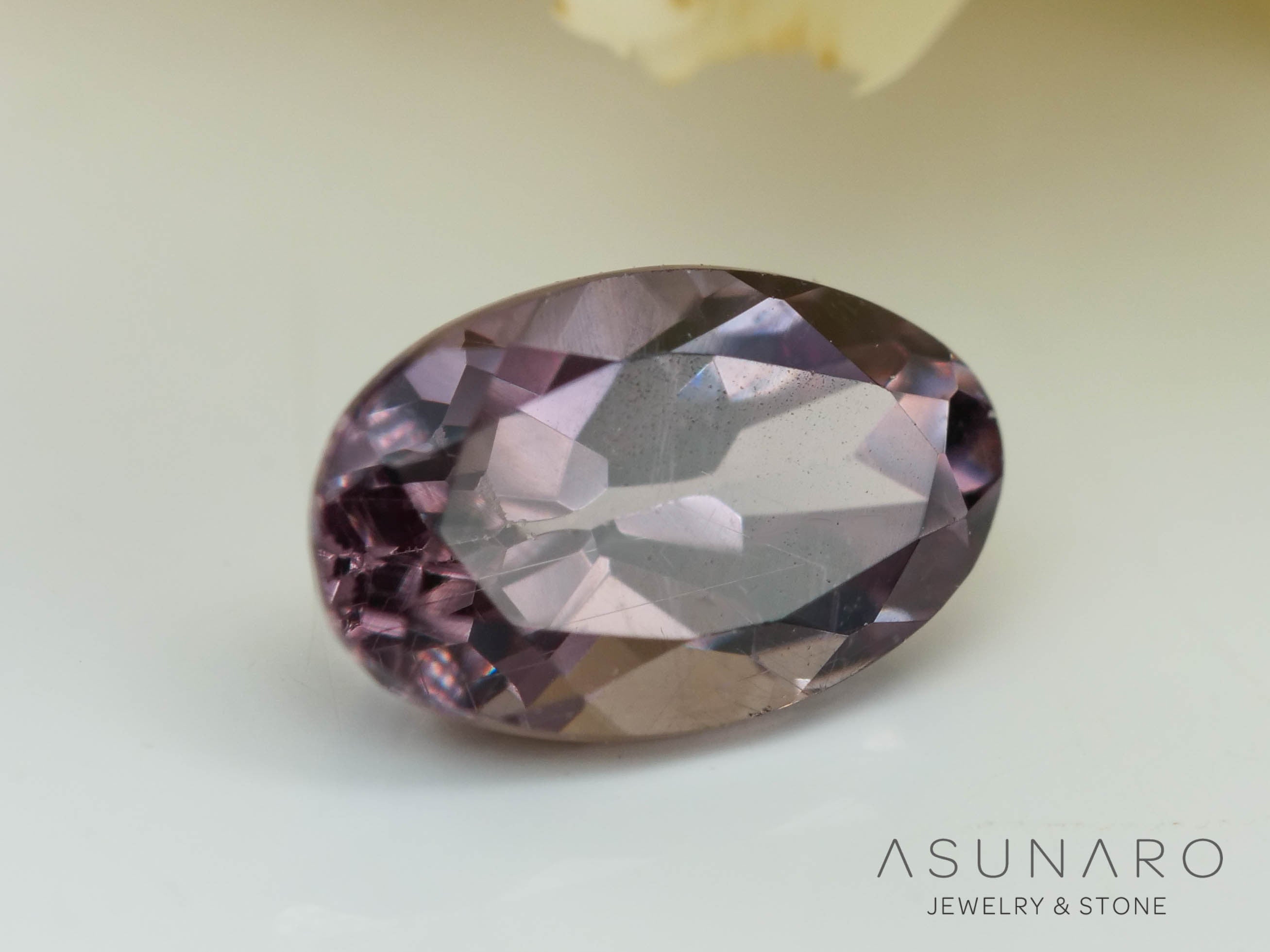 カラーチェンジガーネット　オーバルカット　 ベキリー産　0.32ct　【241030-2378】